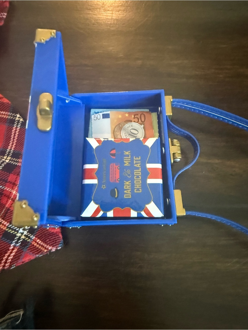 American Girl World Traveler in England PLUS English Souvenir Set - Picture 5 of 8